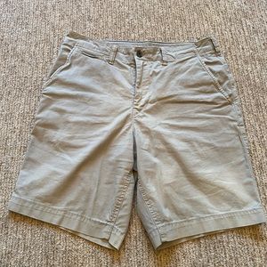 American Eagle Mens Shorts Size 32
In great condition 
Smoke free home